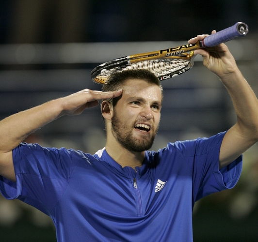  郑钦文逆风翻盘，巴黎大师赛爆冷门挺进四强