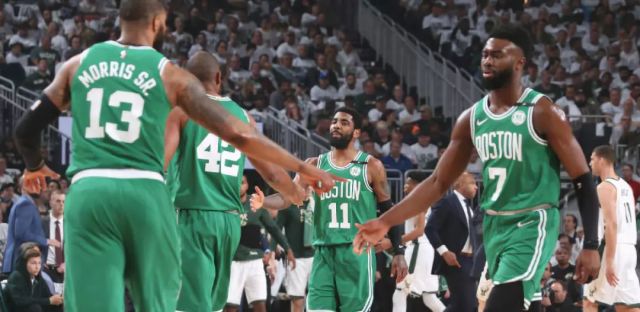  霍乐迪防守立功雄鹿险胜凯尔特人