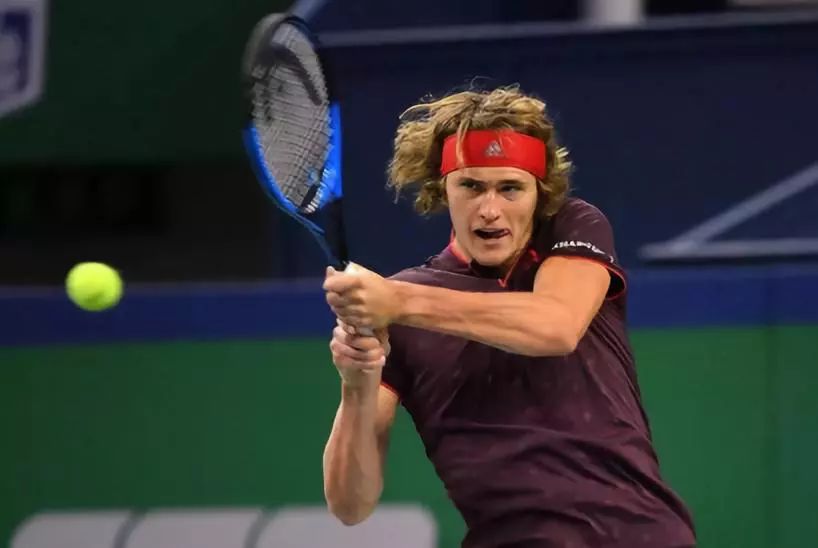  梅德韦杰夫硬地称王，上海劳力士大师赛折桂