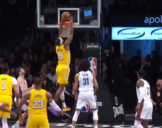  扣篮大赛激情上演，空中飞人争夺桂冠