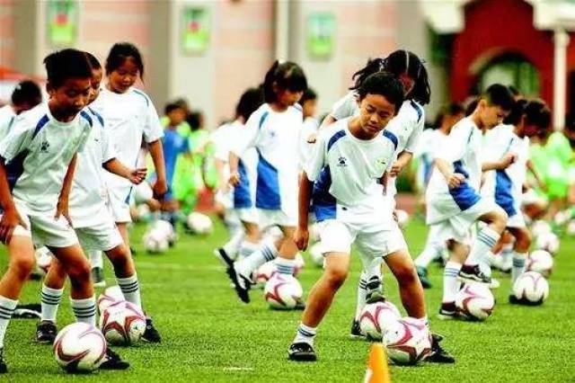  青训小将临危受命，处子球改写比分牌