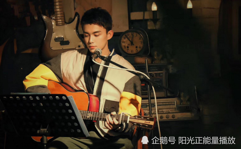  电竞纪录片热播中，幕后故事感动众人