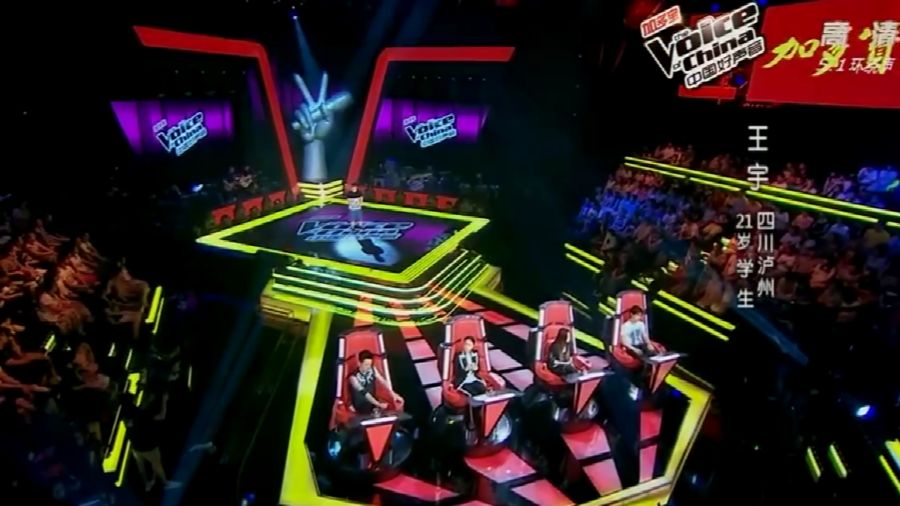  电竞解说激情澎湃点燃赛场氛围